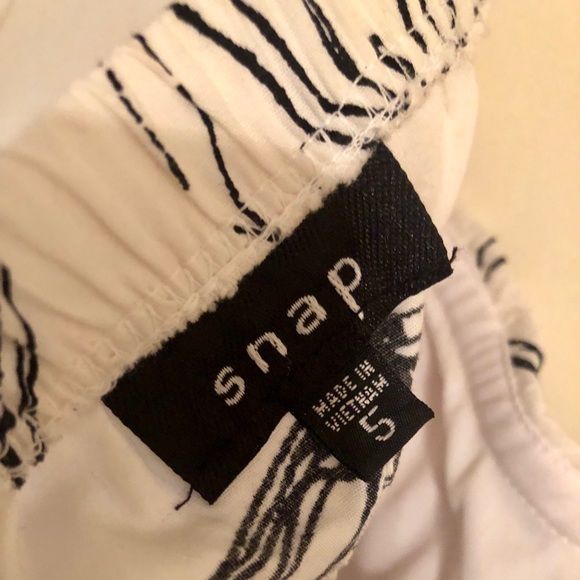 White and Black Strapless Dress - Picture 5 of 7